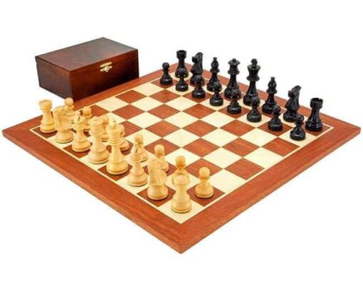 Ensemble "French Knight Black" Echiquier en Bois d'Acajou et d'Erable, Jeu d'Echecs en Bois de Buis & Coffret de Rangement en Bois de Bouleau